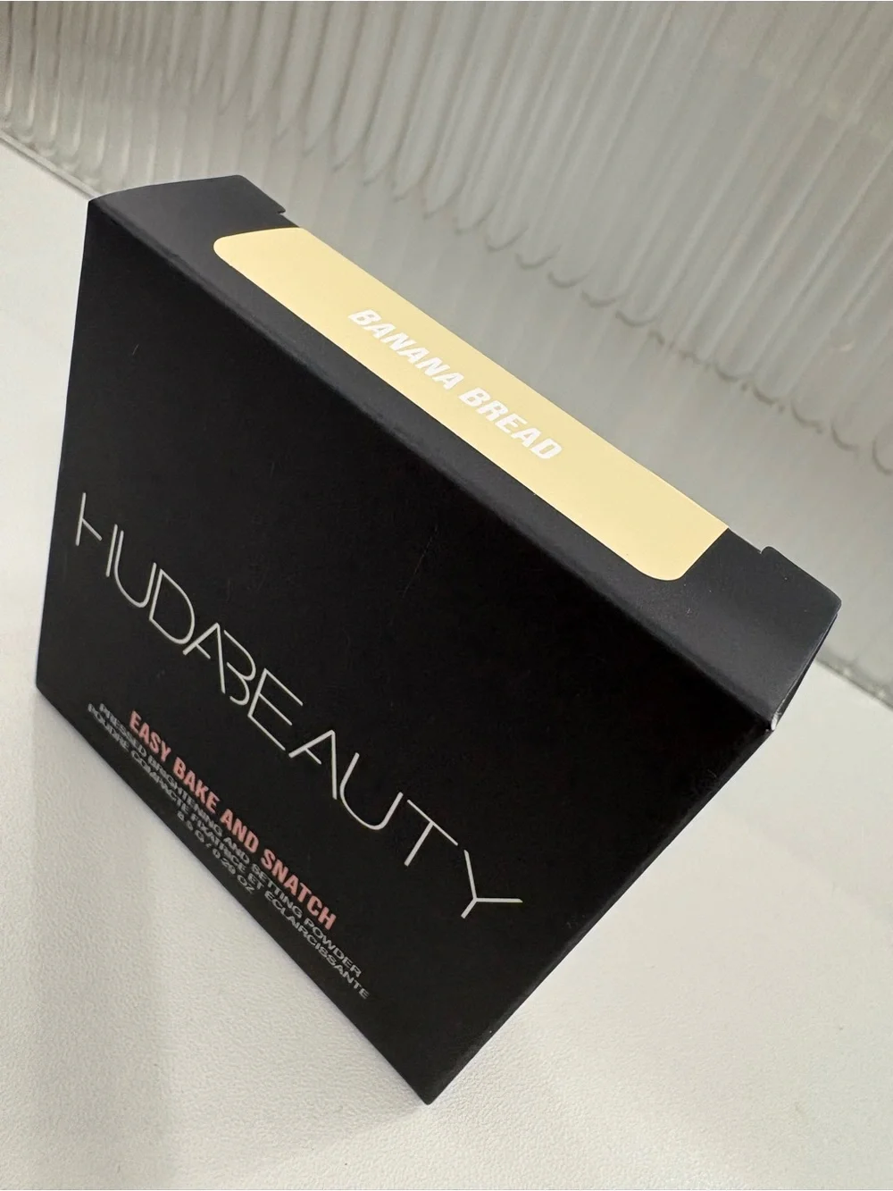 HUDA BEAUTY Easy Bake and Snatch Pressed Powder - Black & Pink Accents